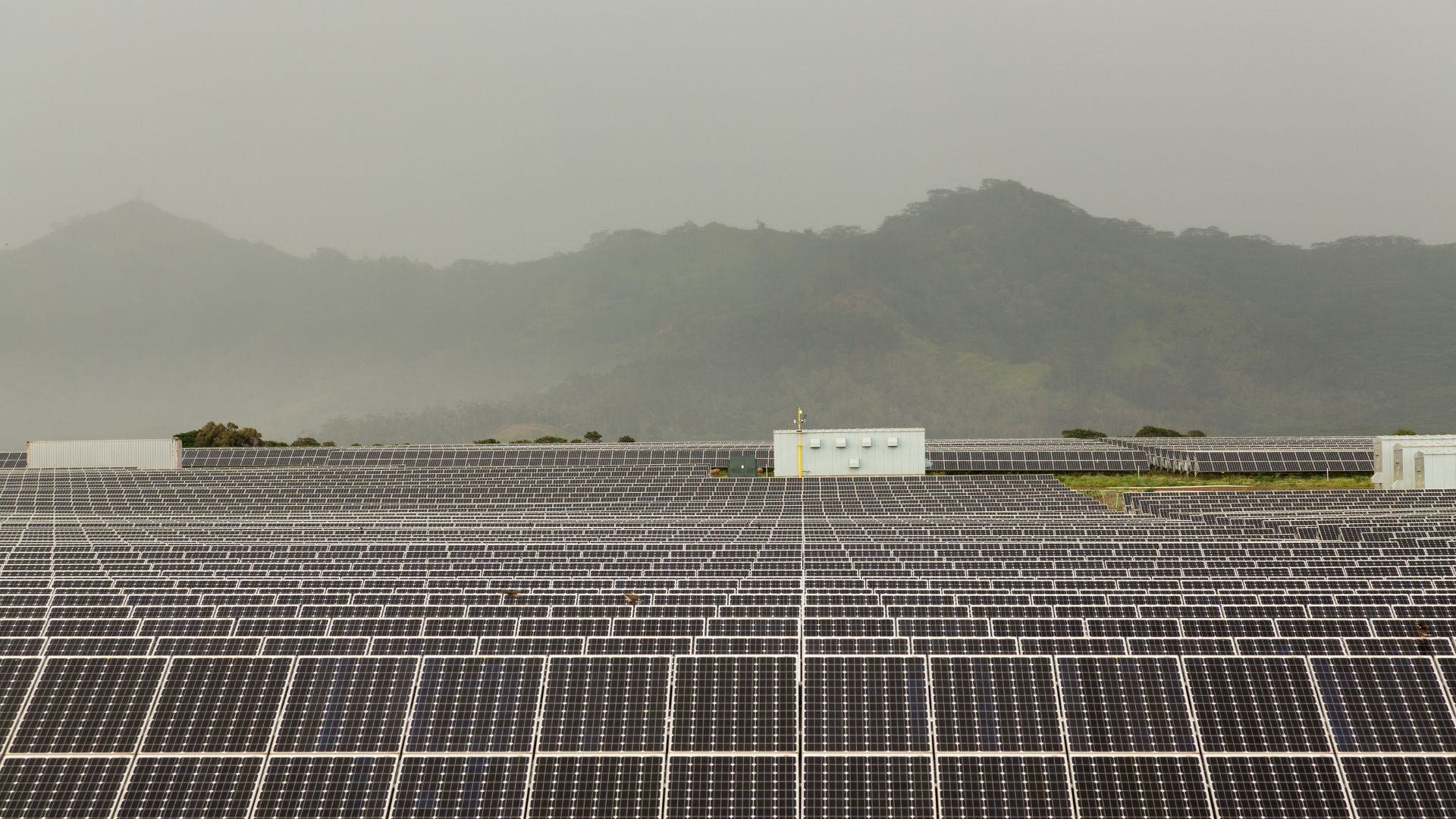 do solar panels work on cloudy days 